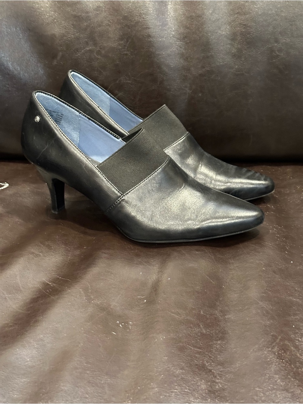 Classic Navy Blue Leather Pointed-Toe Women's Heels - kitten heel close toe 8